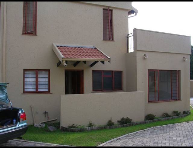 2 BEDROOM TOWNHOUSE TO LET IN LONEHILL